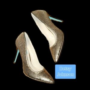 Betsey Johnson Glittering Gold Pumps